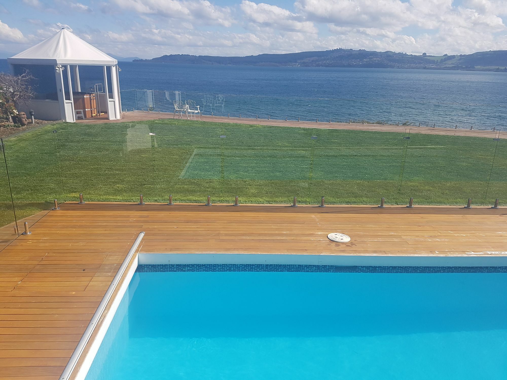 Spectacular Lakefront Home Taupo Eksteriør billede