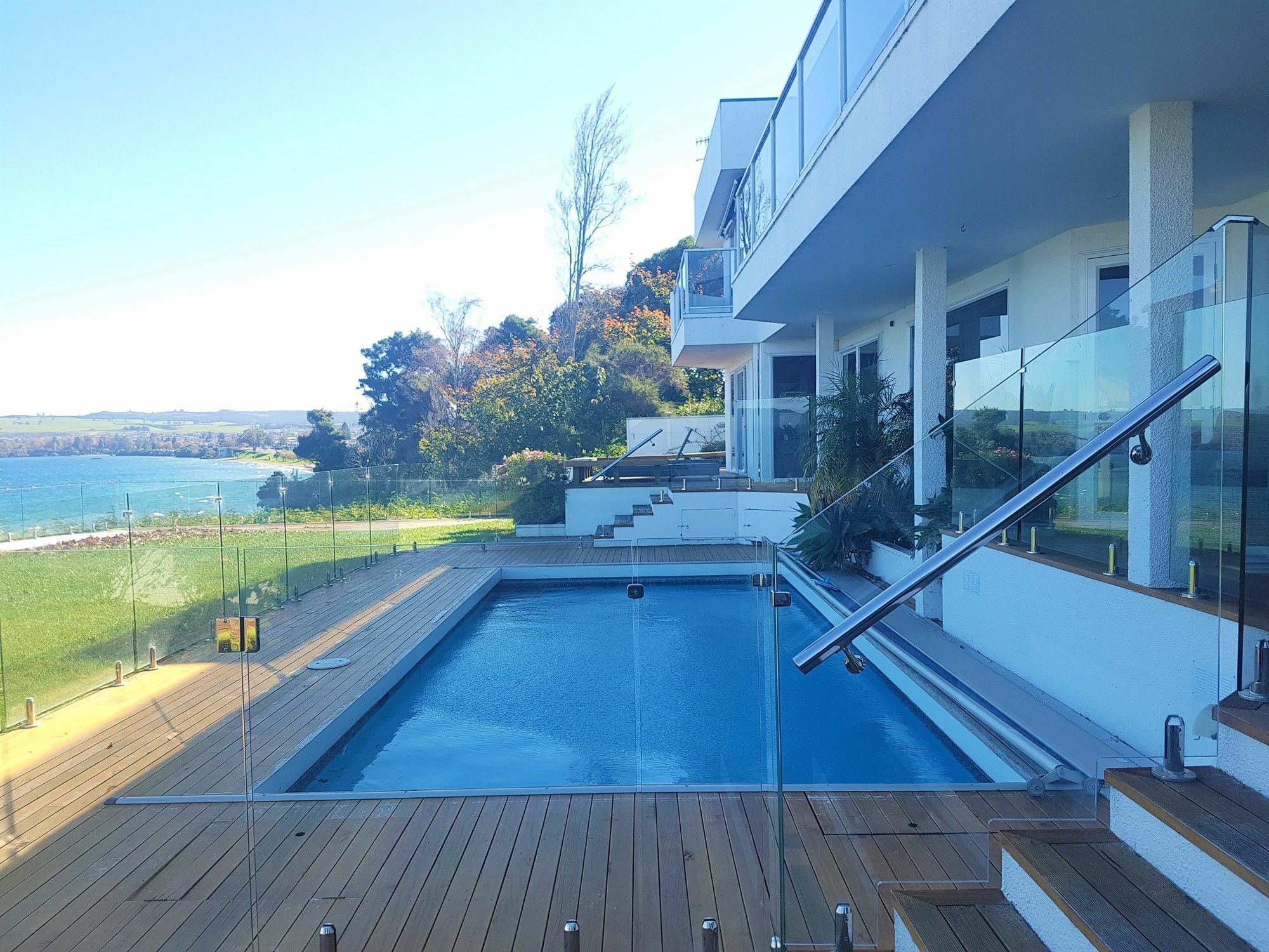 Spectacular Lakefront Home Taupo Eksteriør billede