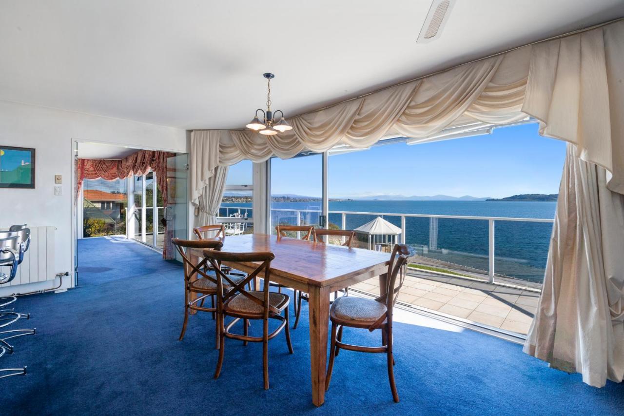 Spectacular Lakefront Home Taupo Eksteriør billede