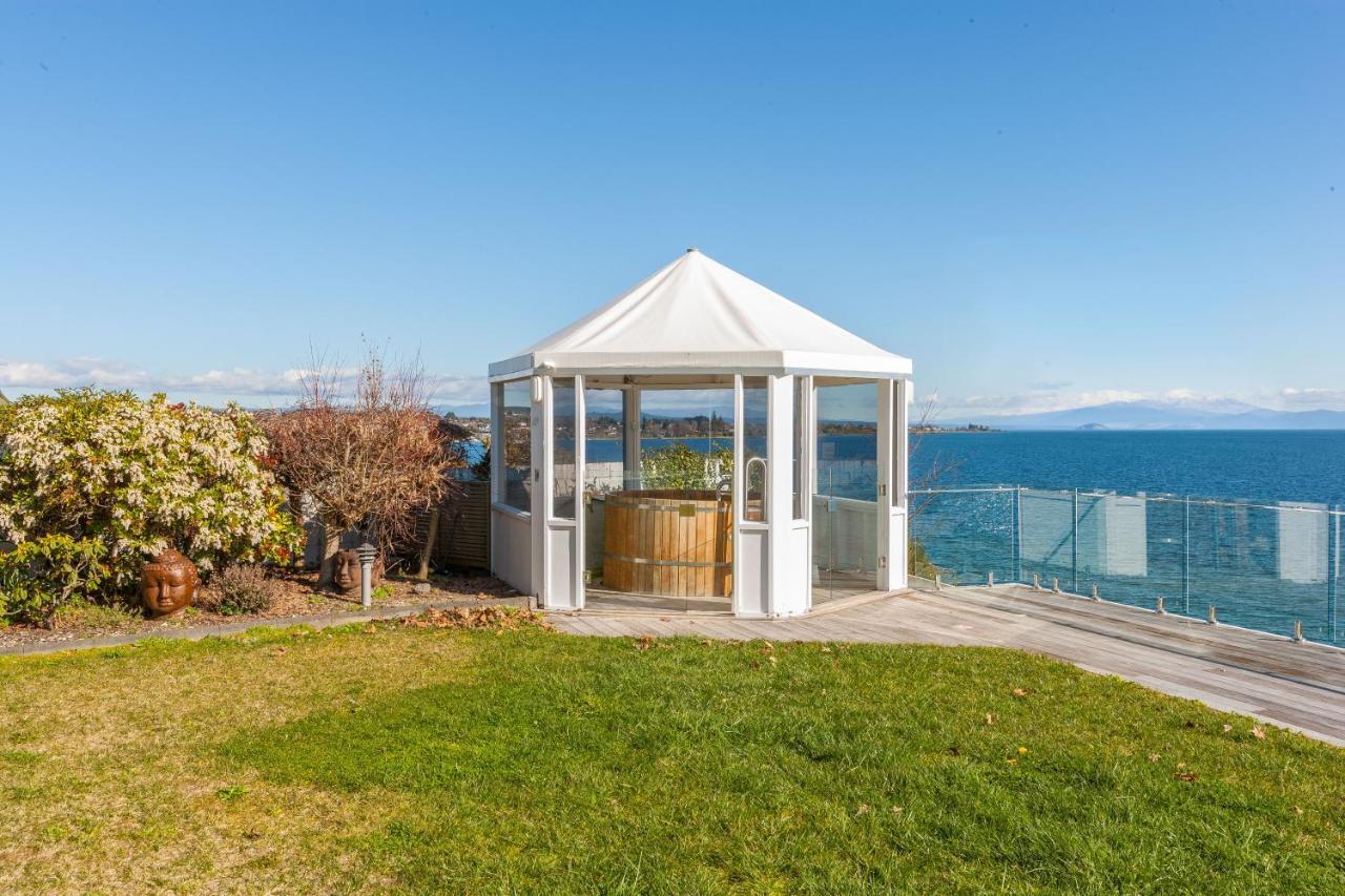 Spectacular Lakefront Home Taupo Eksteriør billede