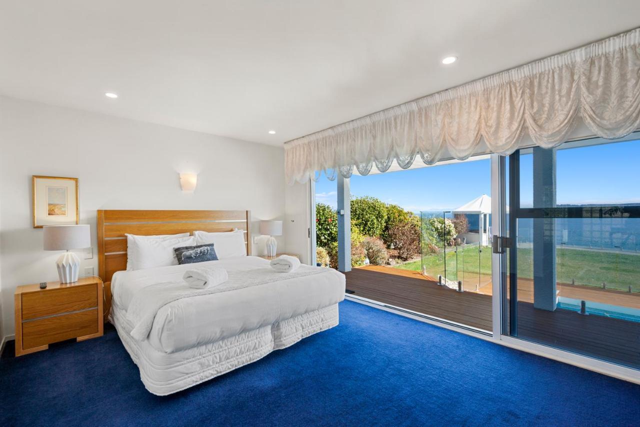 Spectacular Lakefront Home Taupo Eksteriør billede