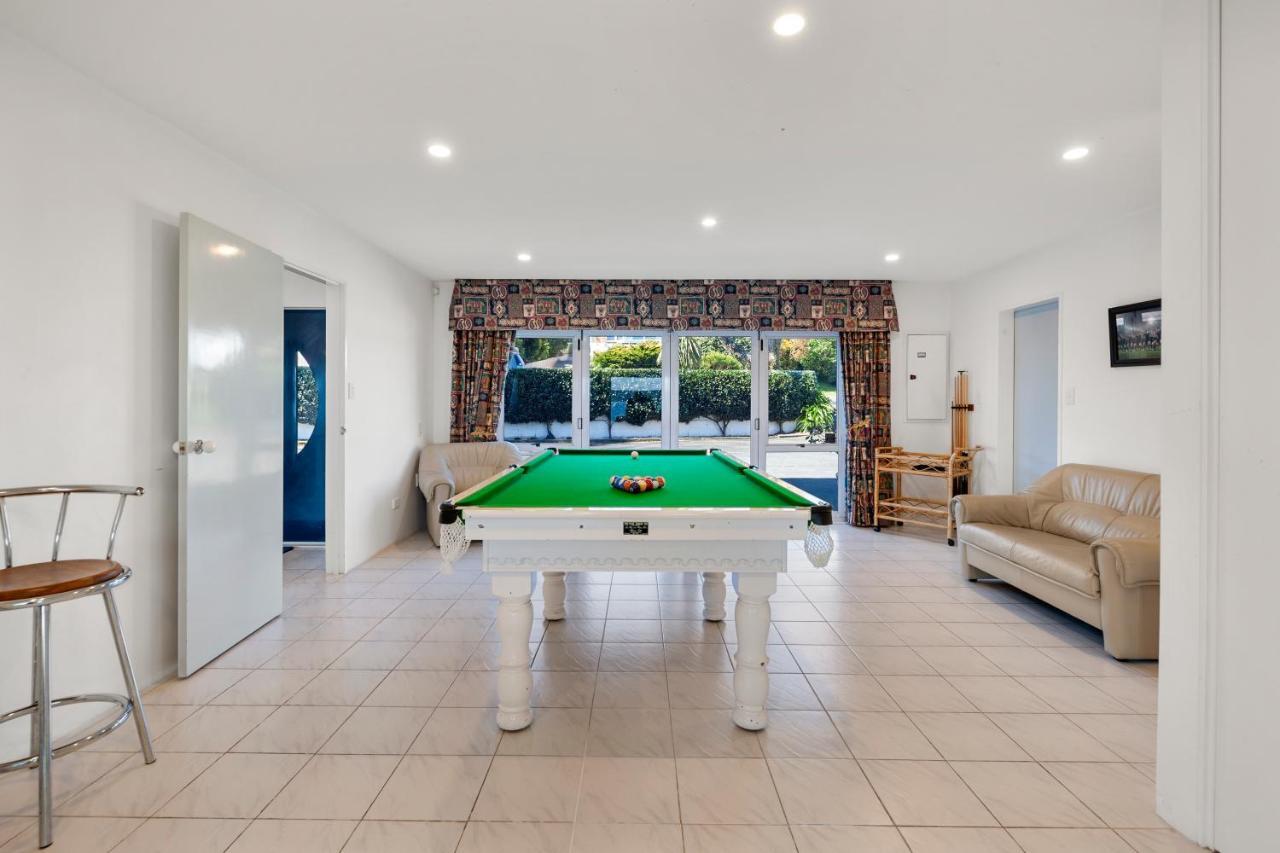 Spectacular Lakefront Home Taupo Eksteriør billede