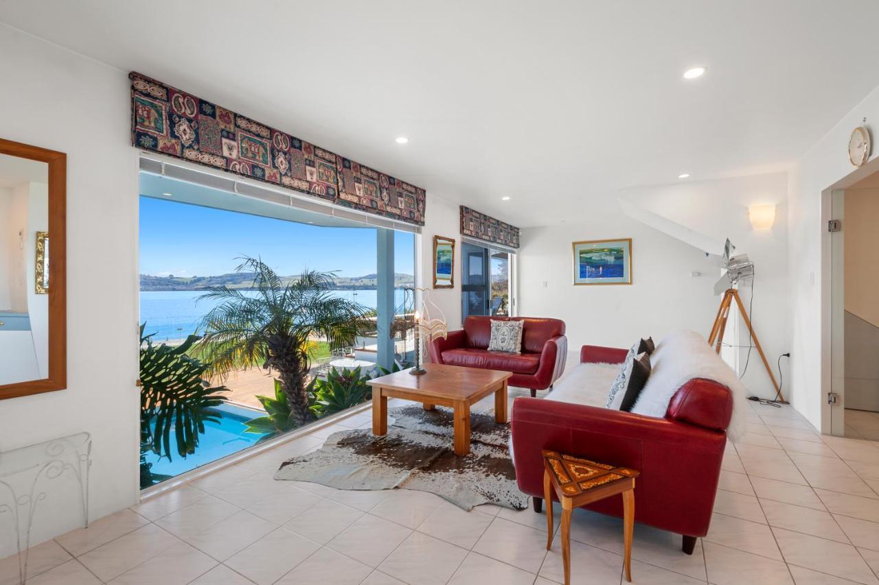 Spectacular Lakefront Home Taupo Eksteriør billede