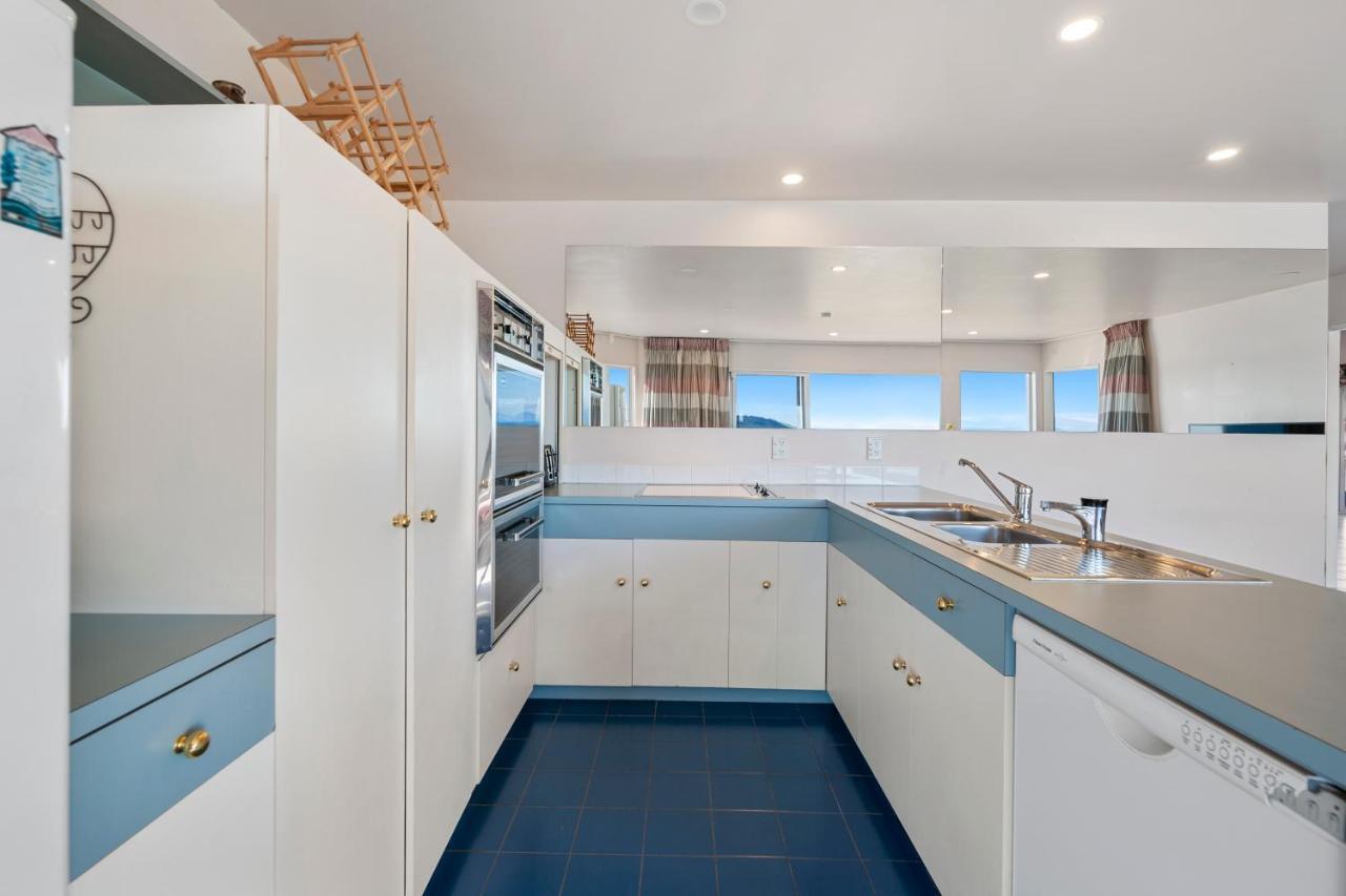 Spectacular Lakefront Home Taupo Eksteriør billede